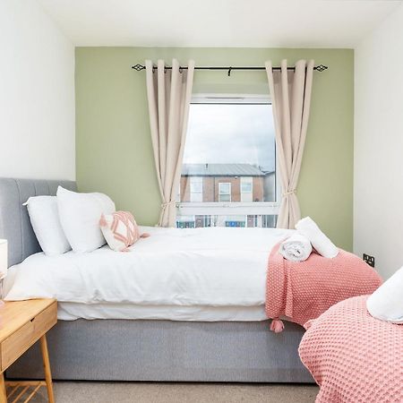 6 Guests - 3 Bedrooms - Free Wi-Fi - マンチェスター エクステリア 写真