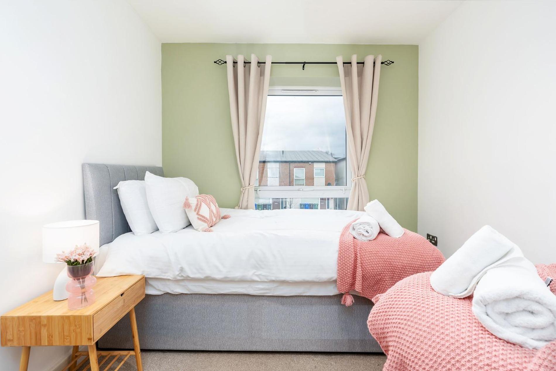 6 Guests - 3 Bedrooms - Free Wi-Fi - マンチェスター エクステリア 写真