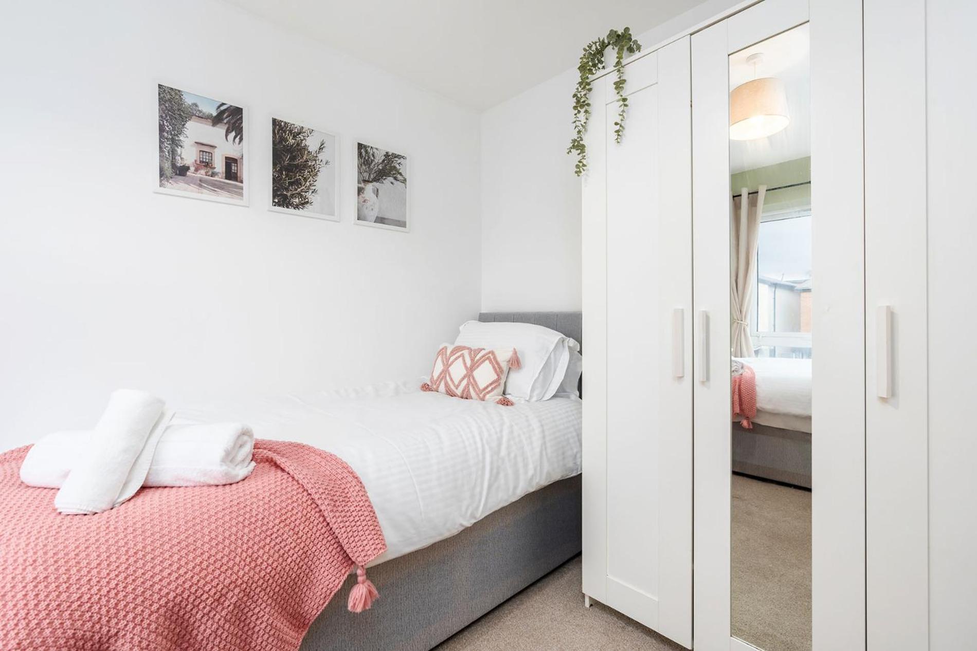 6 Guests - 3 Bedrooms - Free Wi-Fi - マンチェスター エクステリア 写真